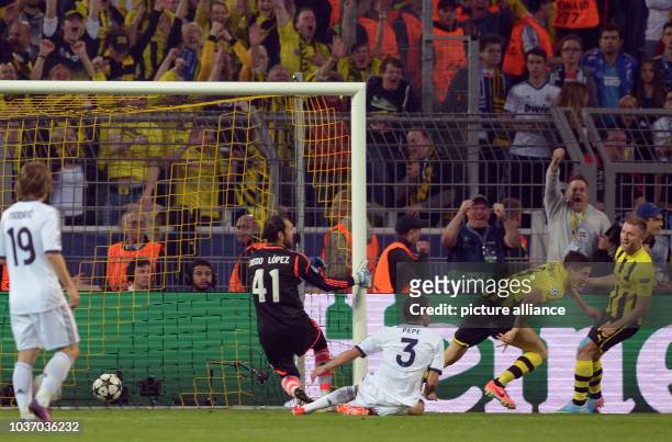 Dortmund's Robert Lewandowski scores the opening goal against Madrid's goalkeeper Diego Lopez next to Dortmund's Jakub Blaszczykowski during the UEFA...