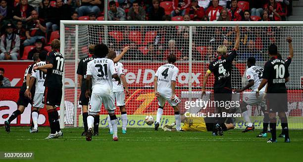 Roel Brouwers of Moenchengladbach scores his team second goal during the Bundesliga match between Bayer Leverkusen and Borussia Moenchengladbach at...