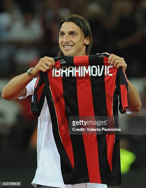 New signing Zlatan Ibrahimovic holds up his shirt during the Serie A match between AC Milan and Lecce at Stadio Giuseppe Meazza on August 29, 2010 in...
