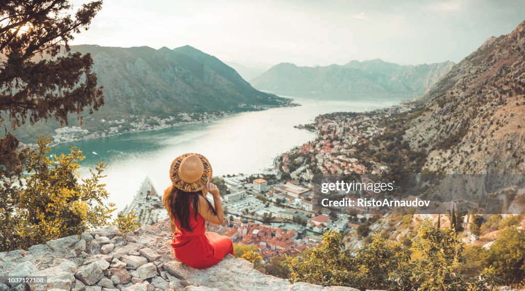 Junge Dame entspannen im Urlaub