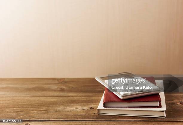 desk. - stationery elegant stockfoto's en -beelden