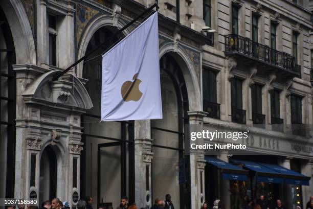 People queue outside the Apple Store at Regent Street as Apple launch the new iPhone XS, London on September 21, 2018. Apple have today launched...