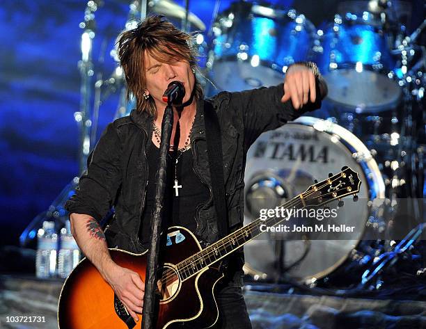 John Rzeznik lead singer of the Goo Goo Dolls performs at the Greek Theater on August 29, 2010 in Los Angeles, California.