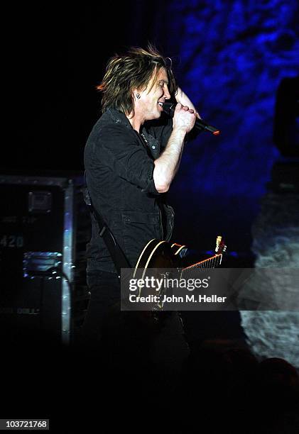 John Rzeznik lead singer of the Goo Goo Dolls performs at the Greek Theater on August 29, 2010 in Los Angeles, California.