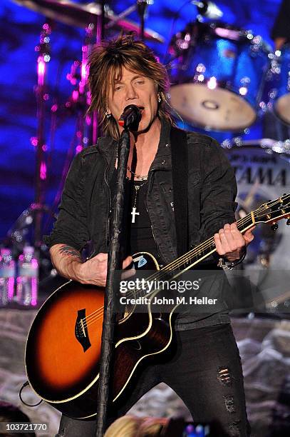 John Rzeznik lead singer of the Goo Goo Dolls performs at the Greek Theater on August 29, 2010 in Los Angeles, California.