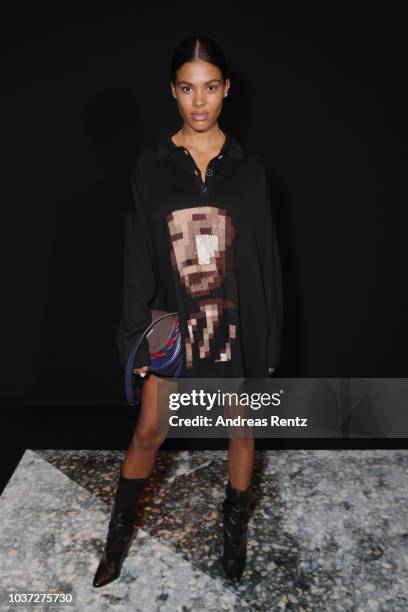 Tina Kunakey arrives at the Marco De Vincenzo show during Milan Fashion Week Spring/Summer 2019 on September 21, 2018 in Milan, Italy.