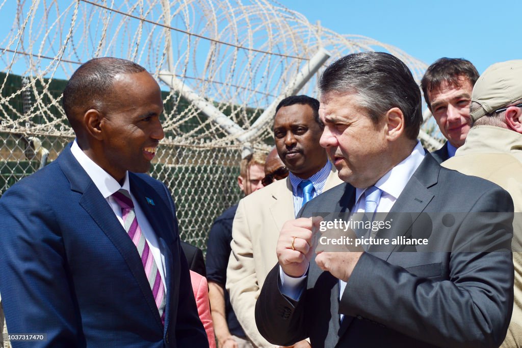 Foreign Minister Gabriel visits Somalia