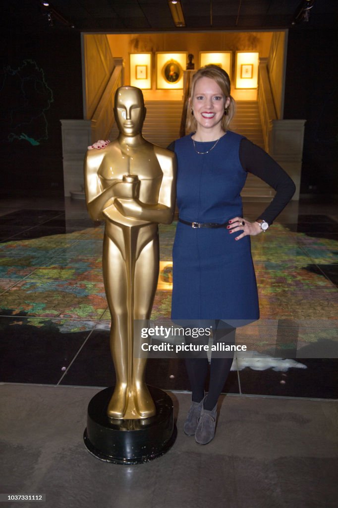 Nina Rausch German Hollywood actress Nina Rausch poses with an oversized Oscar ...
