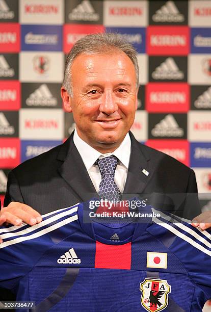 Newly appointed Japanese national team coach Alberto Zaccheroni poses for photographs during a press conference at Tokyo Prince Hotel on August 31,...