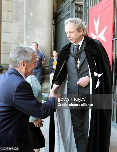 German president Joachim Gauck is welcomed Oskar, Prince of Prussia, of the Order of St John in front of the Berlin cathedral in Berlin, Germany, 07...