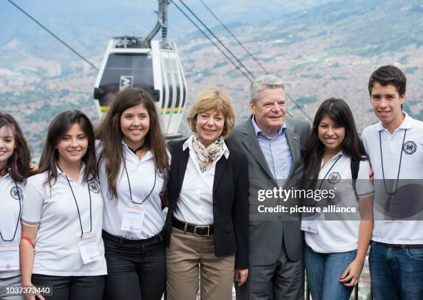 German President Joachim Gauck and his partner Daniela Schadt pose with a group of pupils of the German School in Medellin at the metro station Santo...
