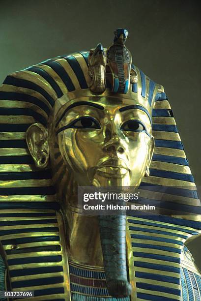 golden mask of tutankhamen, cairo - egypt - tutankhamen stock pictures, royalty-free photos & images