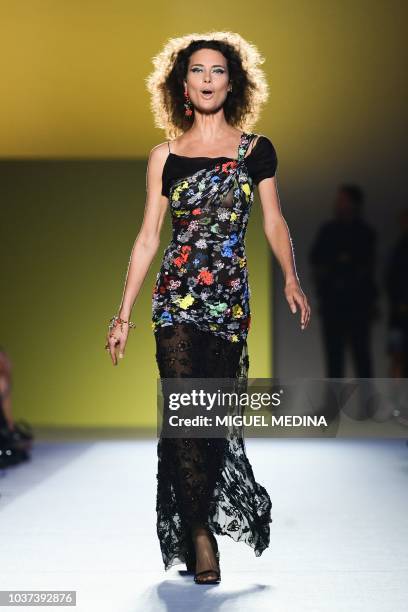 Model Shalom Harlow presents a creation for Versace fashion house during the Women's Spring/Summer 2019 fashion shows in Milan, on September 21, 2018.