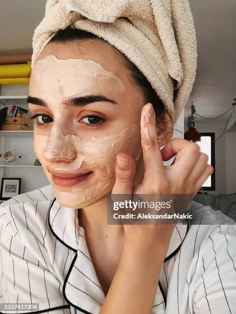 facial mask diy tutorial - spectator mask stock pictures, royalty-free photos & images