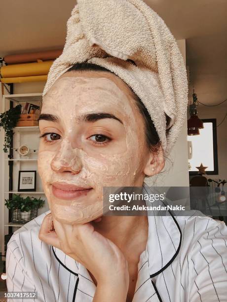 facial mask diy tutorial - self portrait stock pictures, royalty-free photos & images