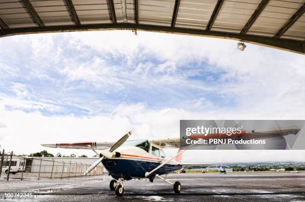 small plane in hangar - hilo airport stock pictures, royalty-free photos & images