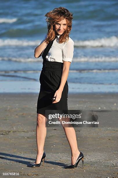 Actress Isabella Ragonese attends the Festival Host Isabella Ragonese Photocall during the 67th Venice Film Festival on August 31, 2010 in Venice,...