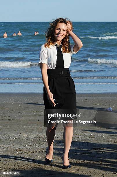 Actress Isabella Ragonese attends the Festival Host Isabella Ragonese Photocall during the 67th Venice Film Festival on August 31, 2010 in Venice,...