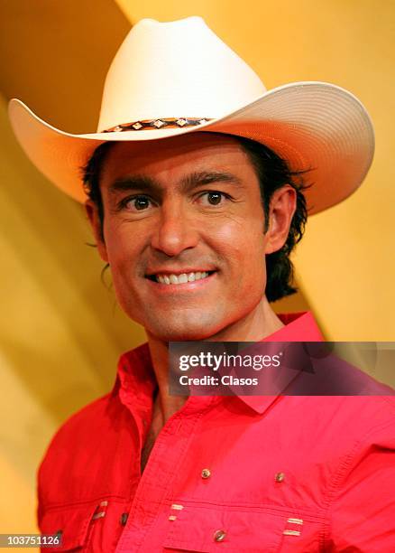 Actor Colunga 32 Duena Stock Photos, High-Res Pictures, and Images - Getty Images