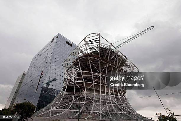 Construction continues on the Plaza Carso real estate development in Mexico City, Mexico, on Tuesday, Aug. 31, 2010. Mexican billionaire Carlos Slim,...