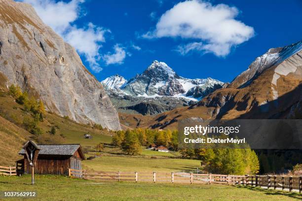 grossglockner en otoño en valle hermoso ködnitz - grossglockner fotografías e imágenes de stock