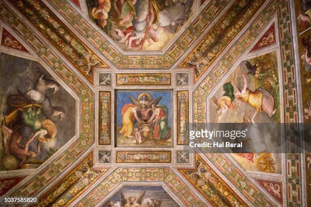 ceiling frescoes in castello estense - ferrara - fotografias e filmes do acervo