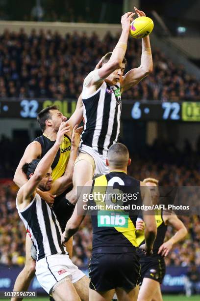 Mason Cox of the Magpies marks the ball during the AFL Preliminary Final match between the Richmond Tigers and the Collingwood Magpies on September...