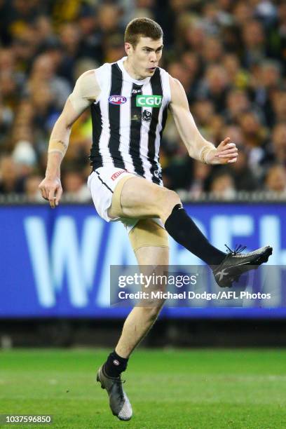 Mason Cox of the Magpies kicks the ball for a goal during the AFL Preliminary Final match between the Richmond Tigers and the Collingwood Magpies on...