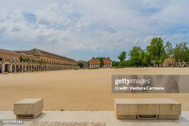 plaza de parejas of aranjuez - parejas stock pictures, royalty-free photos & images