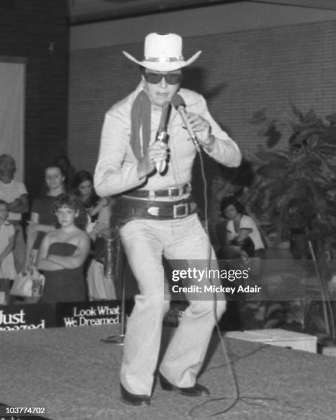 Clayton Moore Actor Photos and Premium High Res Pictures - Getty Images