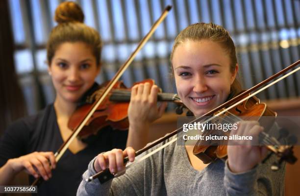 Leopold Rott Leopold Mozart Center Fotografías e imágenes de stock - Getty Images