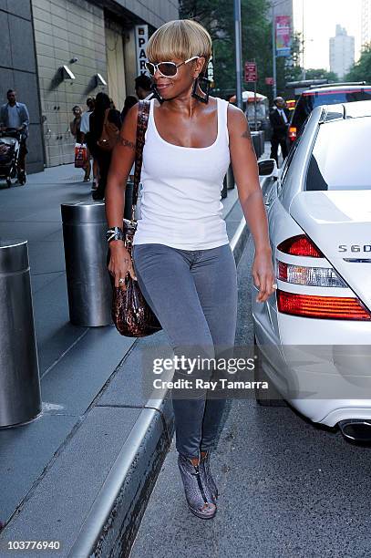 Singer and actress Mary J. Blige leaves her Midtown Manhattan hotel on September 1, 2010 in New York City.