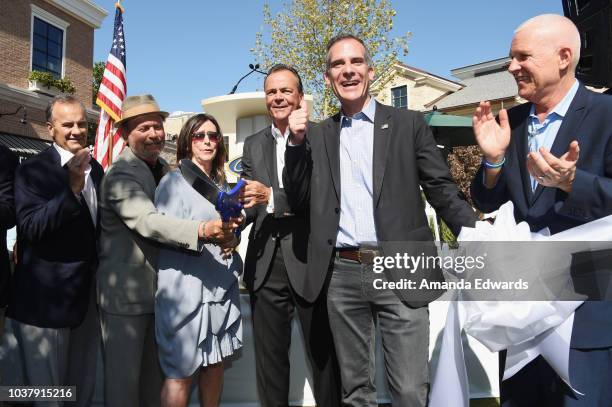 Professional baseball executive Joe Torre, comedian Billy Crystal, producer Janice Crystal, developer Rick Caruso, Los Angeles Mayor Eric Garcetti...