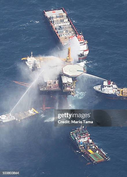 Exploding Water Oil Rig 116 Oil Rig Explodes In The Gulf Of Mexico Stock Photos, High-Res ...