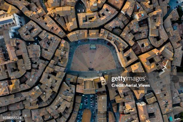 piazza del campo i siena - birds eye view - stadstorg bildbanksfoton och bilder