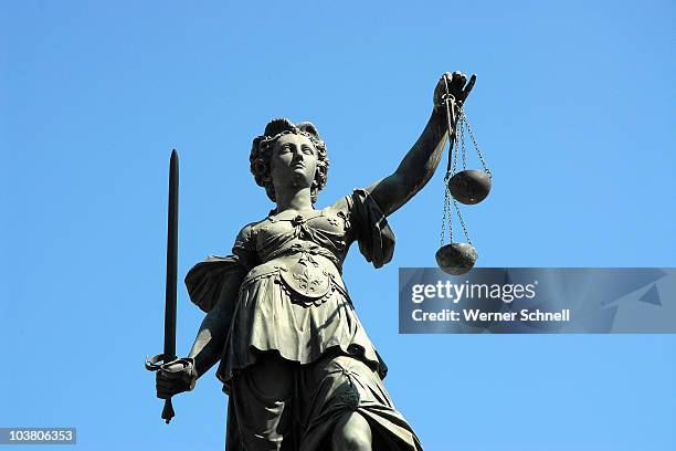 denk mal, justitia ! - statue photos et images de collection