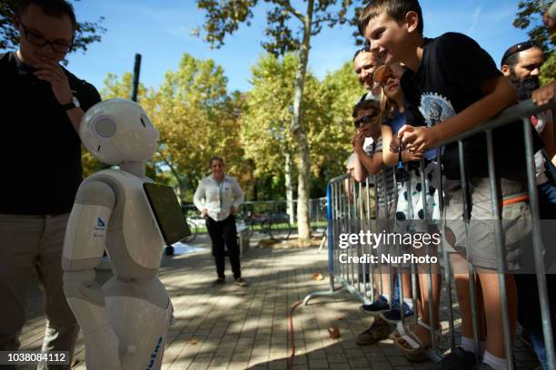 SoftBank robot exchanges with children. A robots race took place in Toulouse. Machines are either cars or walking robots. They were supposed to run a...