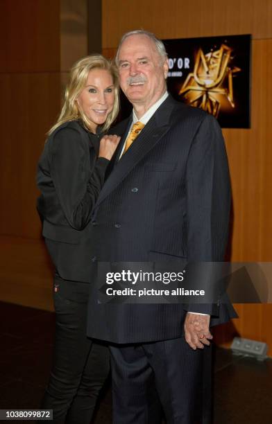 John Cleese Partner 226 John Cleese Wife Stock Photos, High-Res Pictures, and Images ...
