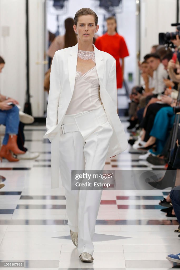 Victoria Beckham - Runway - LFW September 2018