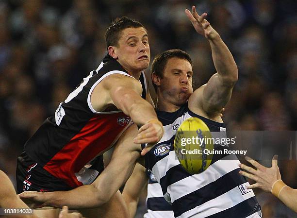 Michael Gardiner of the Saints and Mark Blake of the Cats contest in the ruck during the AFL Second Qualifying Final match between the Geelong Cats...