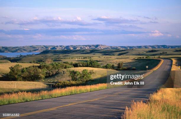 lake sakakawea landscape. - dakota do norte imagens e fotografias de stock