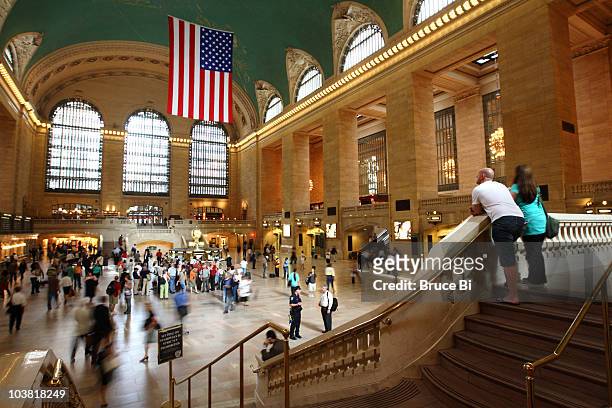 grand staircase in main concourse of grand central terminal railway station. - grand central station manhattan stock pictures, royalty-free photos & images