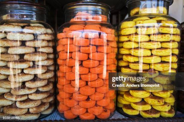 glass jars with cookies in kumily market. - pot met koekjes stockfoto's en -beelden