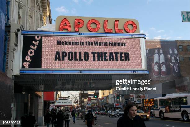 apollo theater sign in harlem. - apollo theater new york stock-fotos und bilder