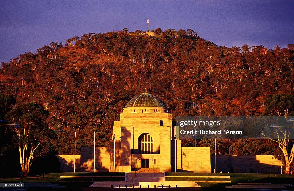 Australian War Memorial & Mt Ainslie.