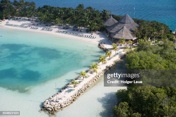 aerial of renaissance island. - aruba photos et images de collection