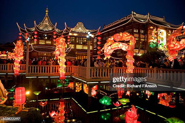 lantern festival at yuyuan bazaar. - cap go meh ストックフォトと画像