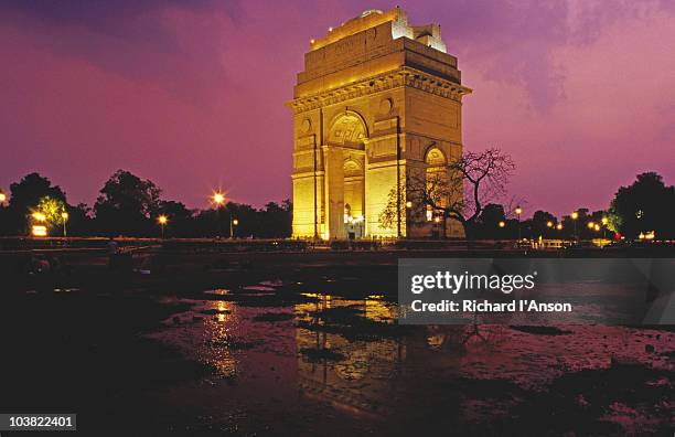 india gate at dusk. - porta da índia imagens e fotografias de stock