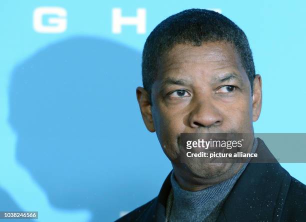 American actor Denzel Washington arrives for the German premiere of his film "Flight" in Berlin, Germany, 21 January 2013. The American drama about a...