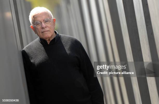 Architect Peter Eisenman is seen at the holocaust memorial in Berlin, Germany, 04 May 2015. Photo: Britta Pedersen/dpa | usage worldwide
